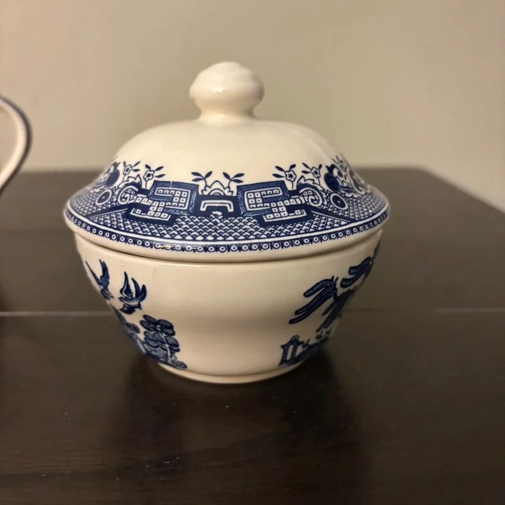 Churchill England | Blue Willow | Creamer & Lidded Sugar Bowl Set | small flaw